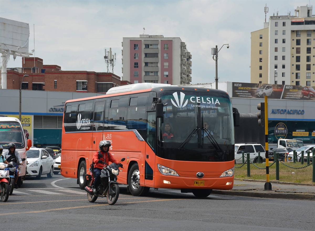 Celsia pone a rodar su primer bus eléctrico en el Valle para movilizar a colaboradores
