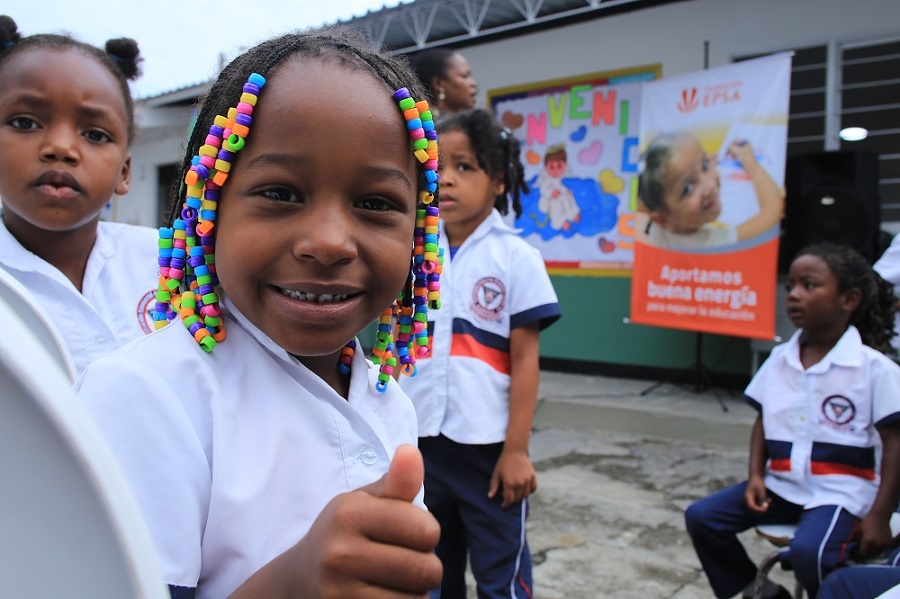 300 estudiantes y docentes disfrutan de escuela renovada por Fundación Celsia