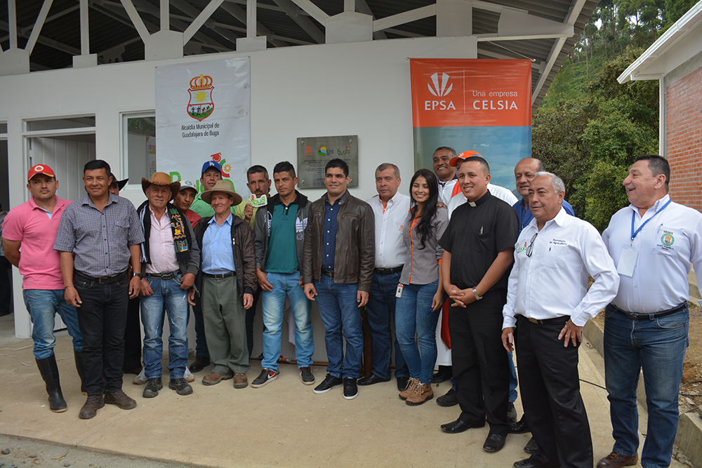 Productores de leche de la vereda El Placer en Buga estrenan Centro de Acopio