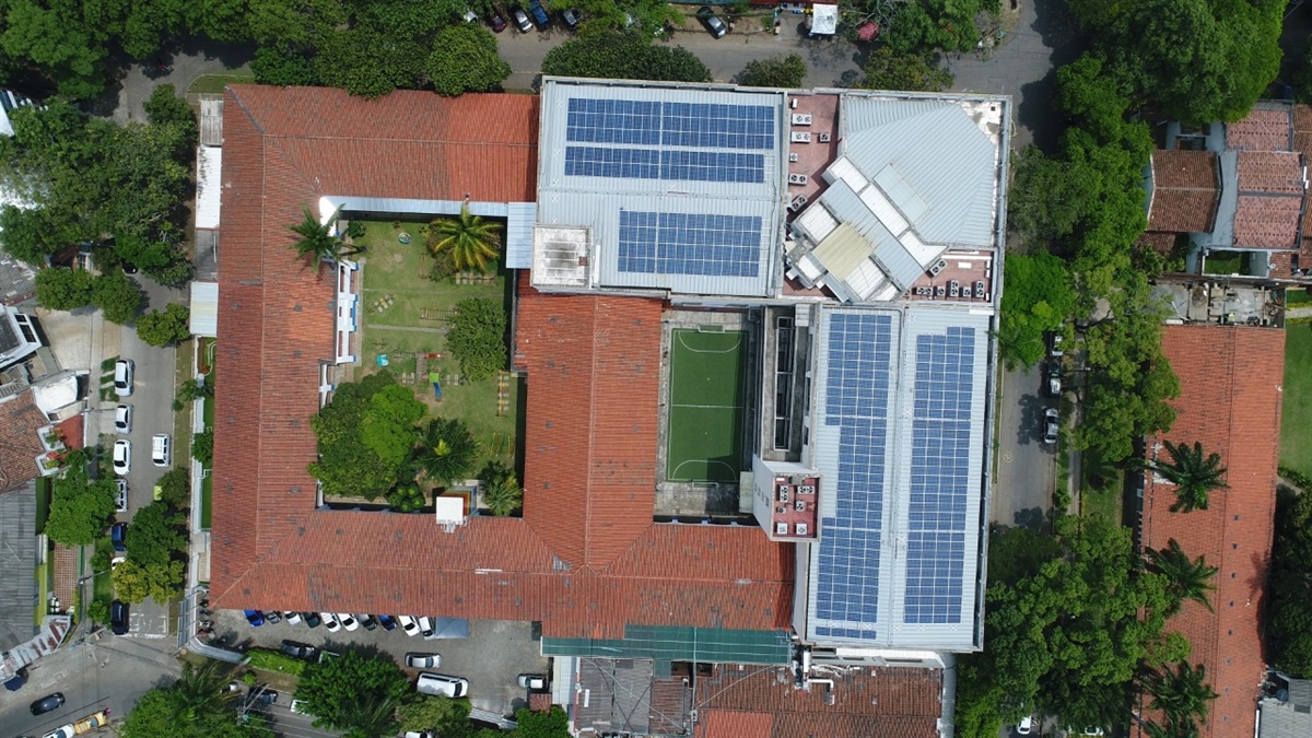 La energía solar enciende la luz de la Clínica Visual & Auditiva del Instituto para Niños Ciegos y Sordos del Valle del Cauca
