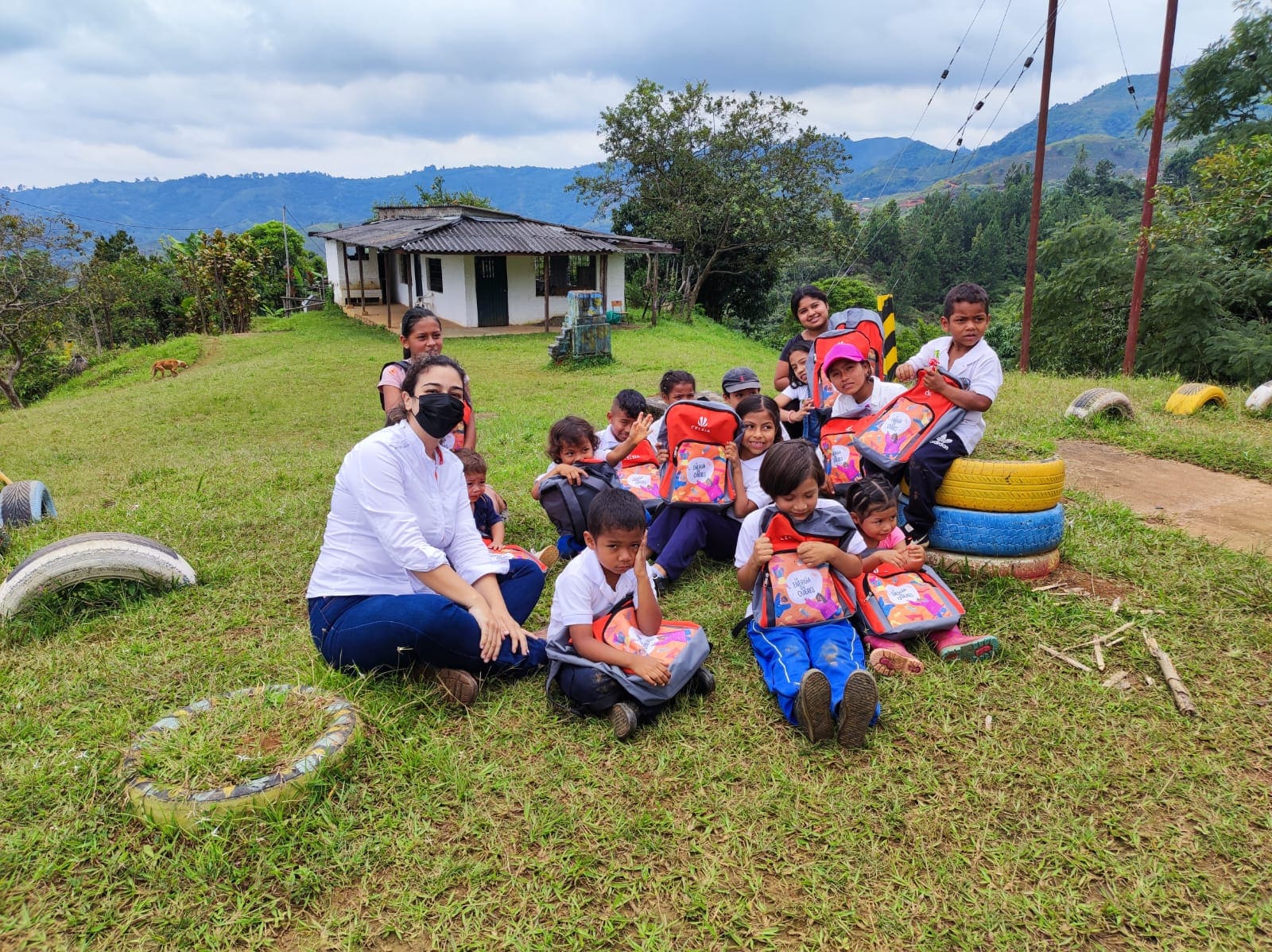 Celsia les entregó paquetes escolares a más de 36 mil niños en 7 departamentos de Colombia