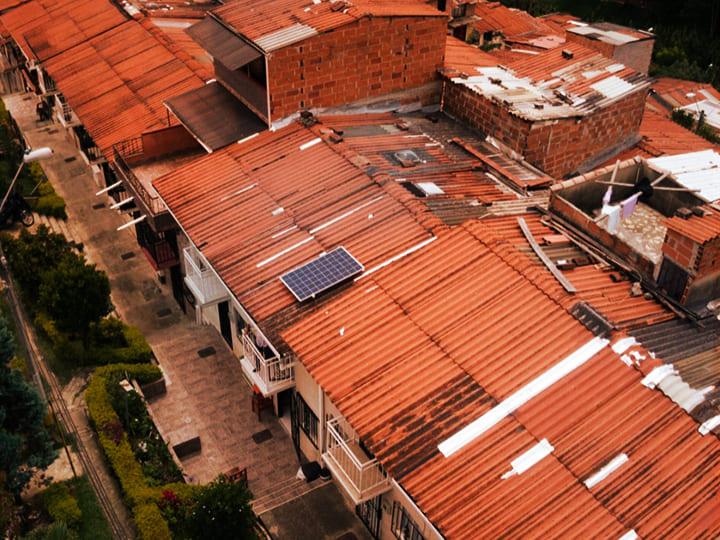 224 familias de Antioquia cuentan con techos solares en sus Viviendas de Interés Social