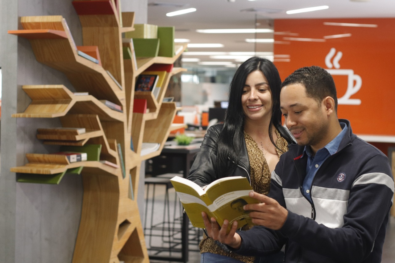 El club de lectura Celsia celebra dos años: sus integrantes han leído 37 libros, siete veces más  del promedio por persona en Colombia