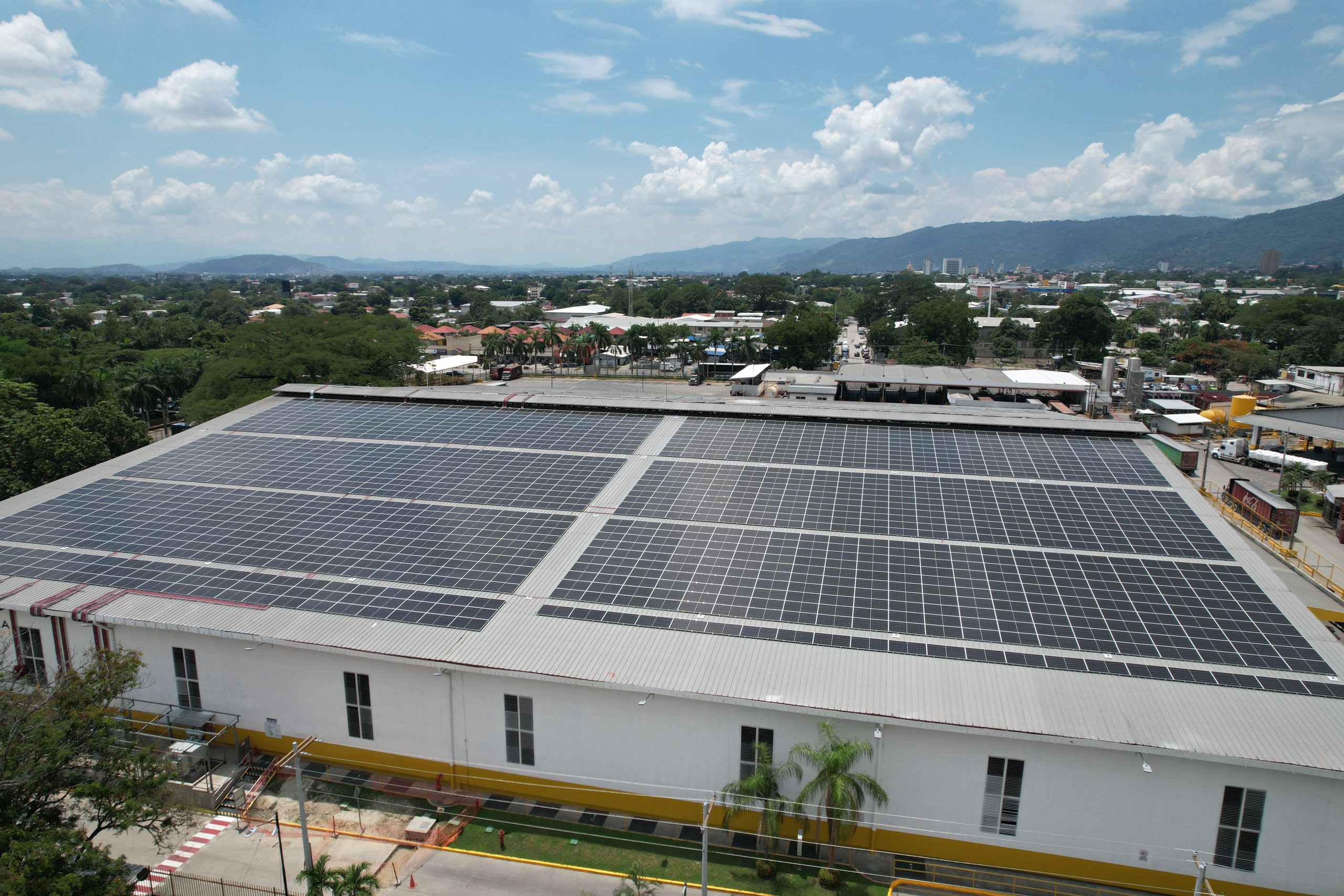 Cervecería Hondureña y Celsia inician transformación energética con el techo solar más grande de Latinoamérica