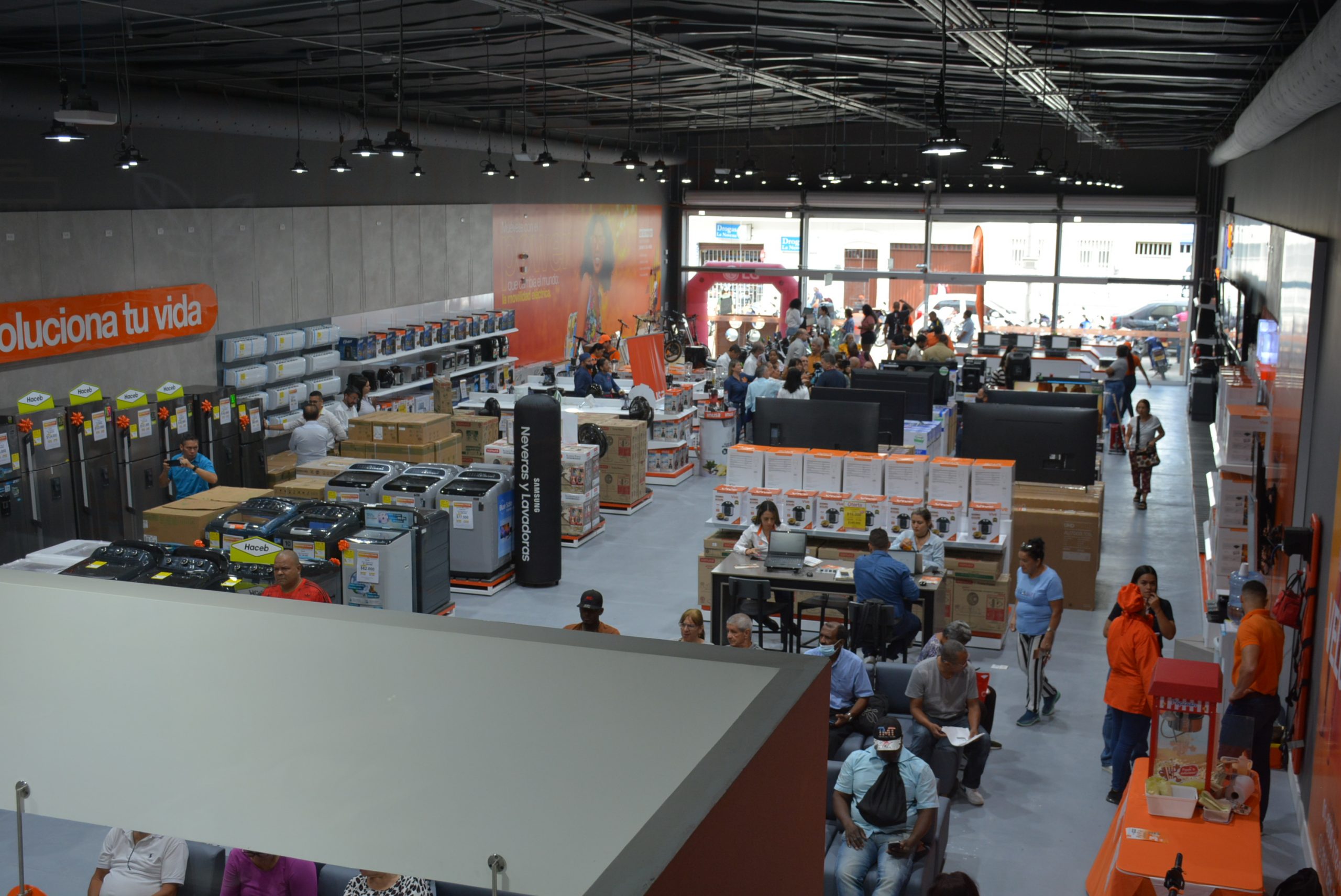 Celsia abre megatienda en Palmira: 600 metros cuadrados con todos los servicios y comodidad para los clientes