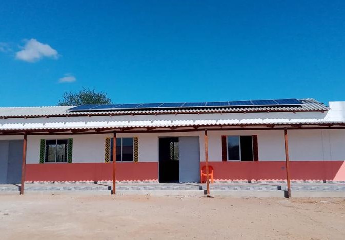 Construimos un aula múltiple que funcionará con energía solar y beneficiará a más de 180 estudiantes de la comunidad de Ishispa en Uribia, La Guajira