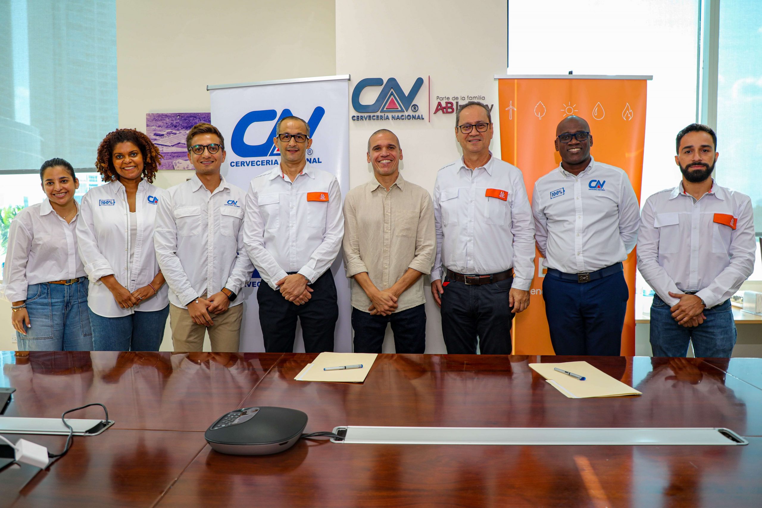 Cervecería Nacional de Panamá y Celsia firman acuerdo para la implementación de más de 13.400 m2 de paneles solares en sus centros de distribución