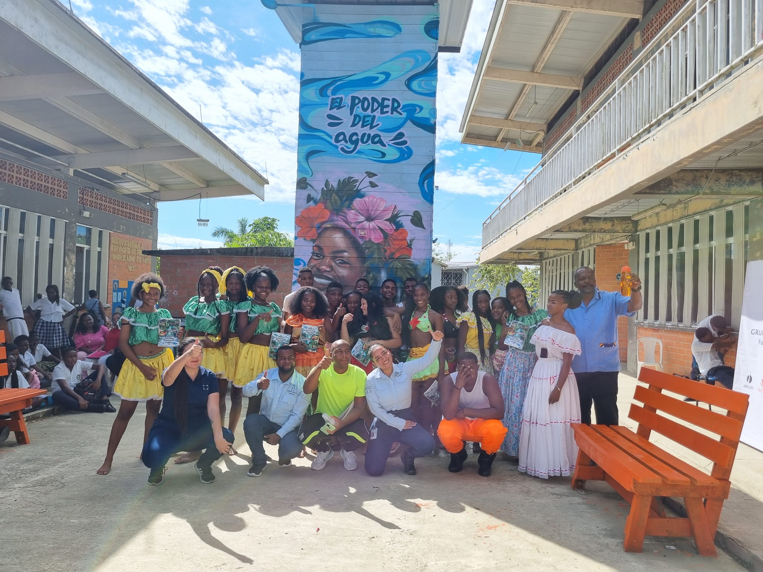 2.300 estudiantes de Buenaventura son beneficiados por el programa ‘Aquavida’ y ahora tienen dos árboles de agua