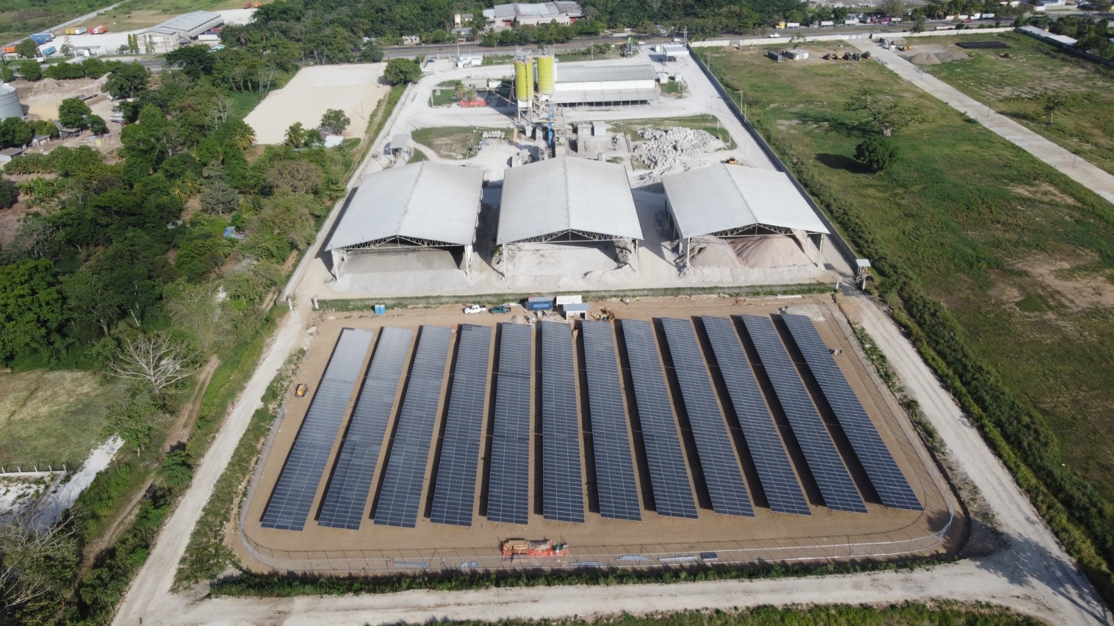 De la mano de Celsia, Cementos Argos inaugura en Choloma, Honduras, su segunda granja de energía solar