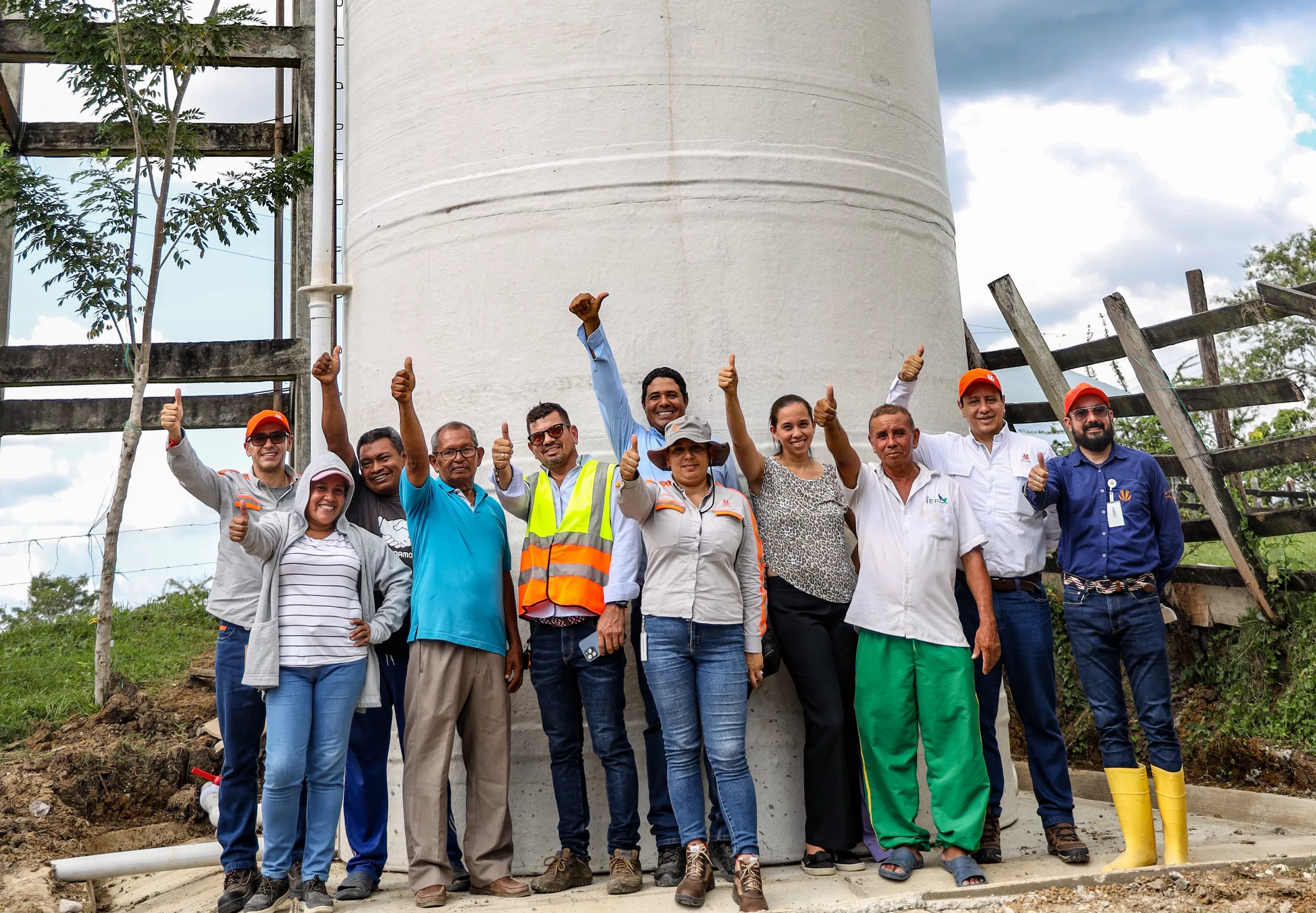 Mil habitantes zona rural de Sahagún pasaron de tener agua por horas a contar con el servicio 24/7, gracias a termoeléctrica El Tesorito